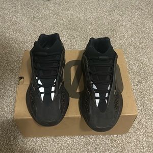 Yeezy 700 v3
